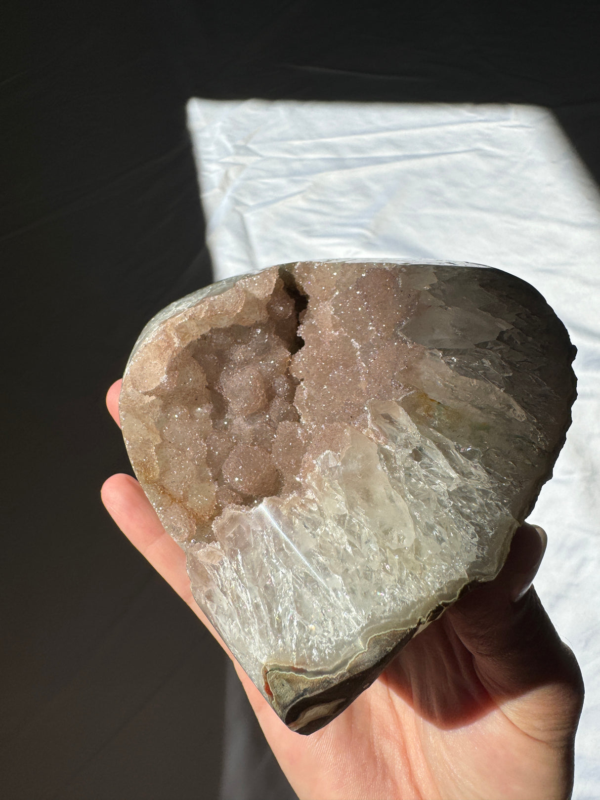 Druzy Pinky Beige Rainbow Amethyst Geode