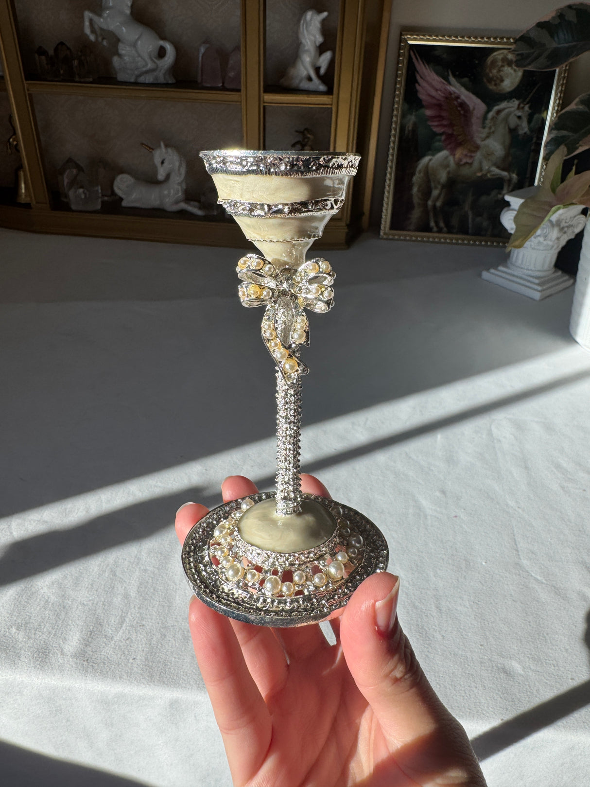 Pearl Bow Sphere Stand