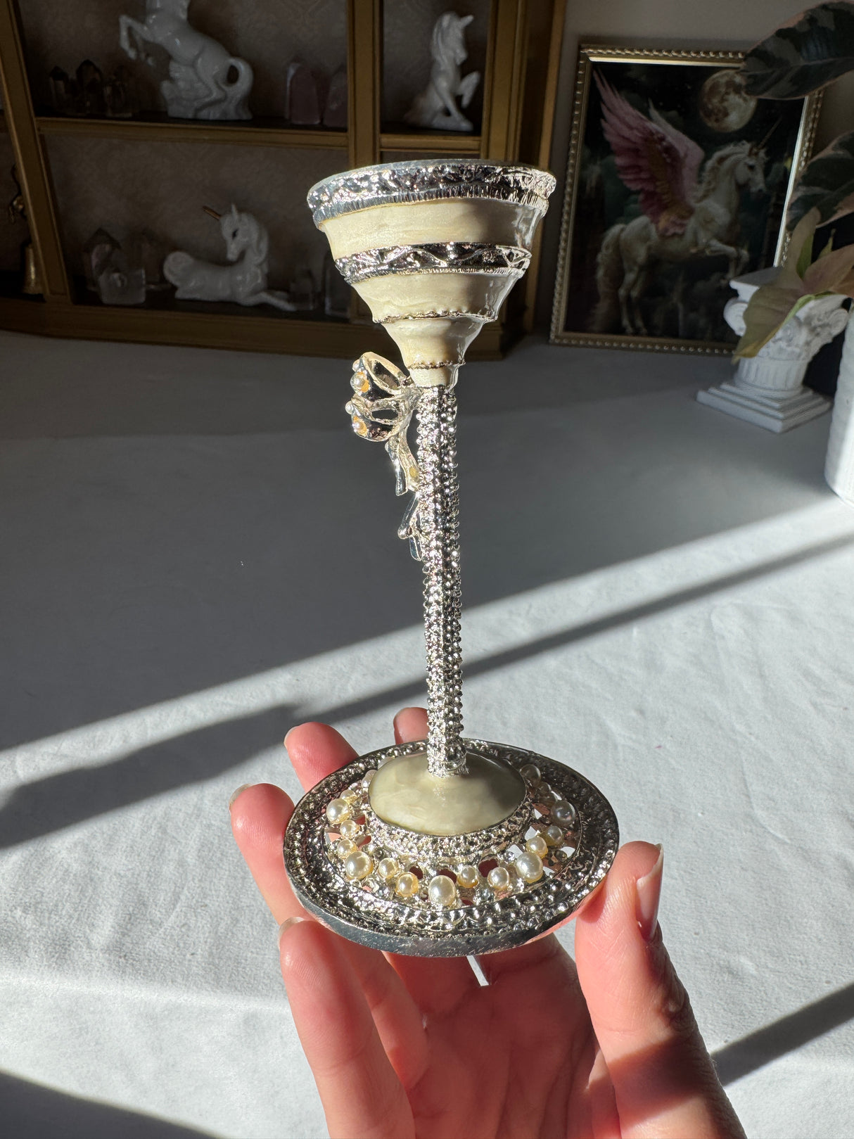 Pearl Bow Sphere Stand