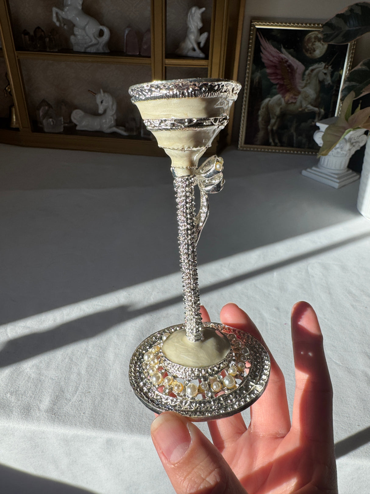 Pearl Bow Sphere Stand