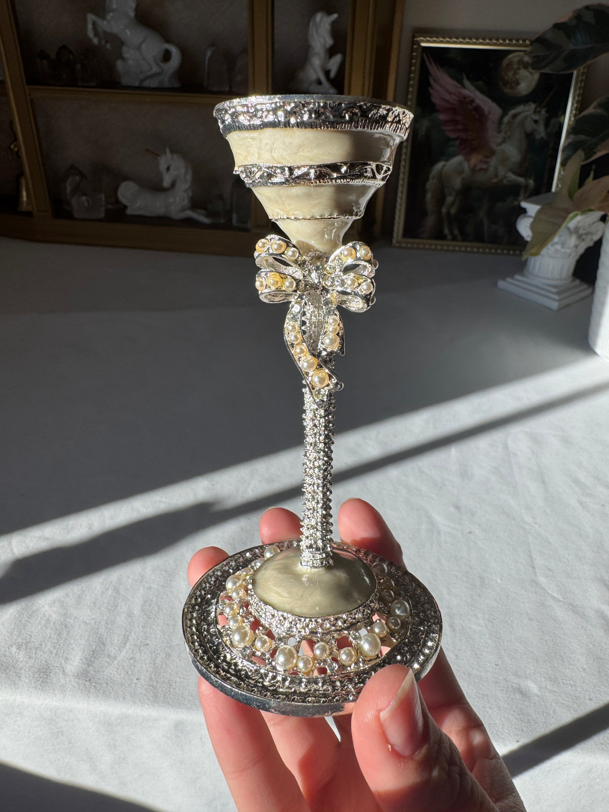 Pearl Bow Sphere Stand