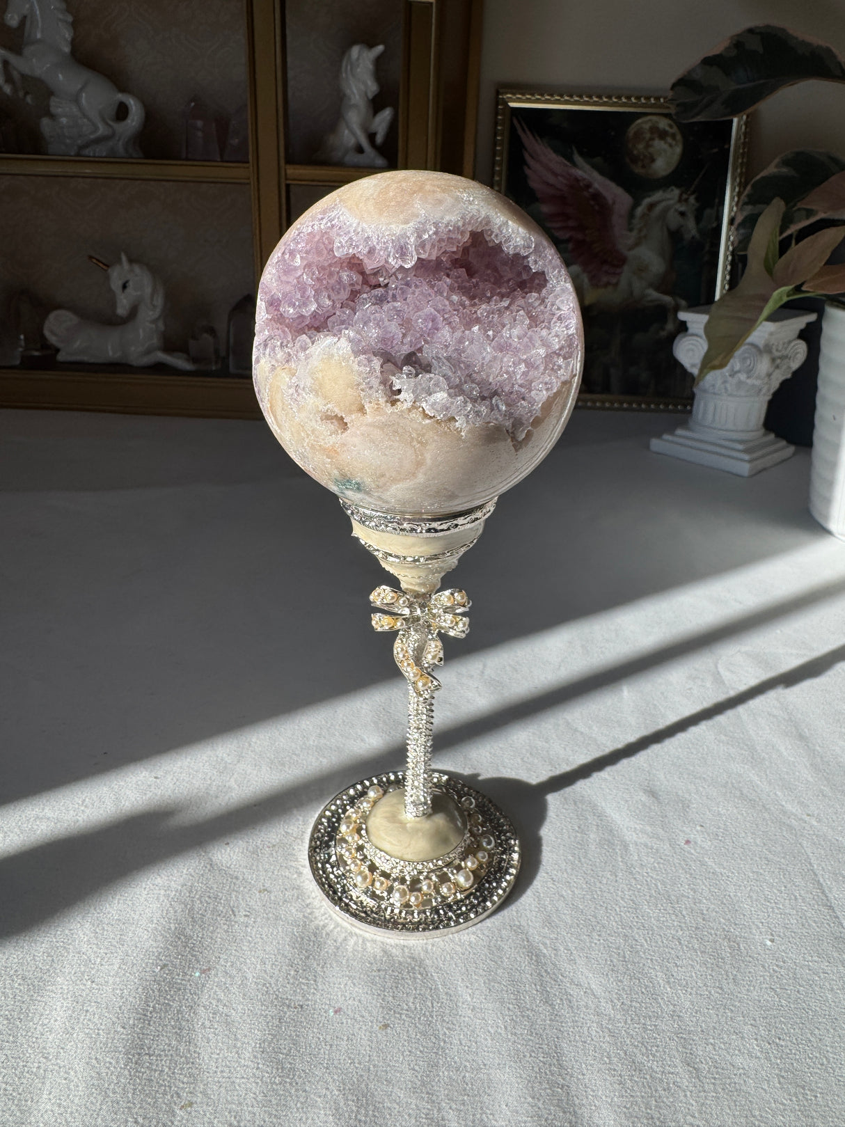 Pearl Bow Sphere Stand