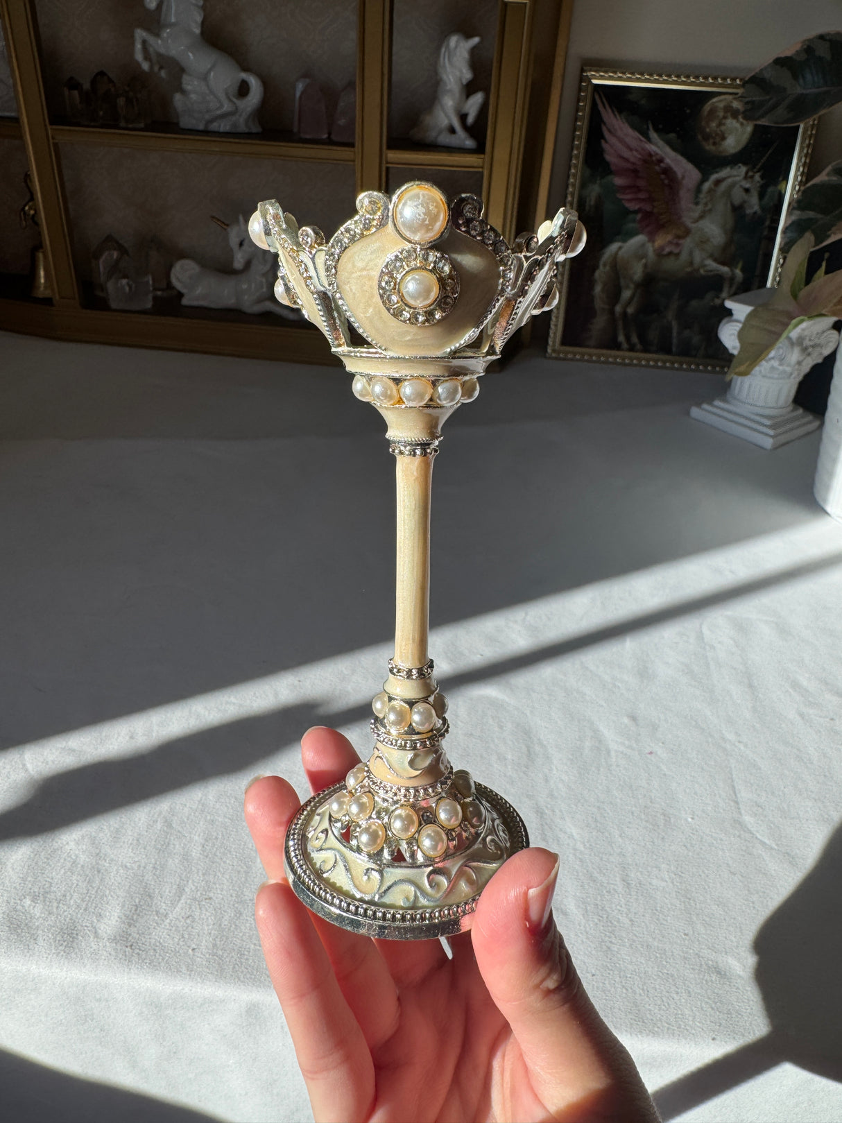 Elegant Pearl Sphere Stand