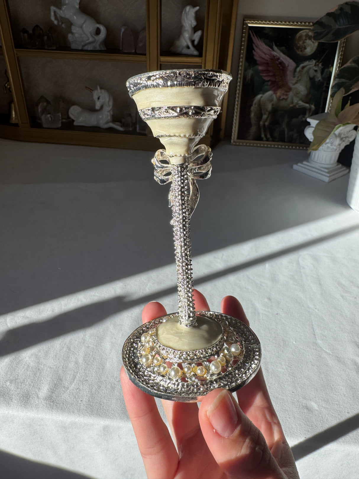 Pearl Bow Sphere Stand