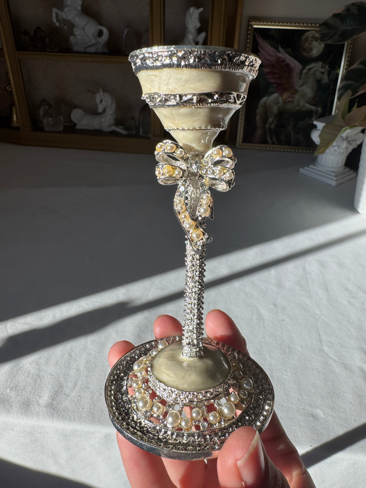 Pearl Bow Sphere Stand