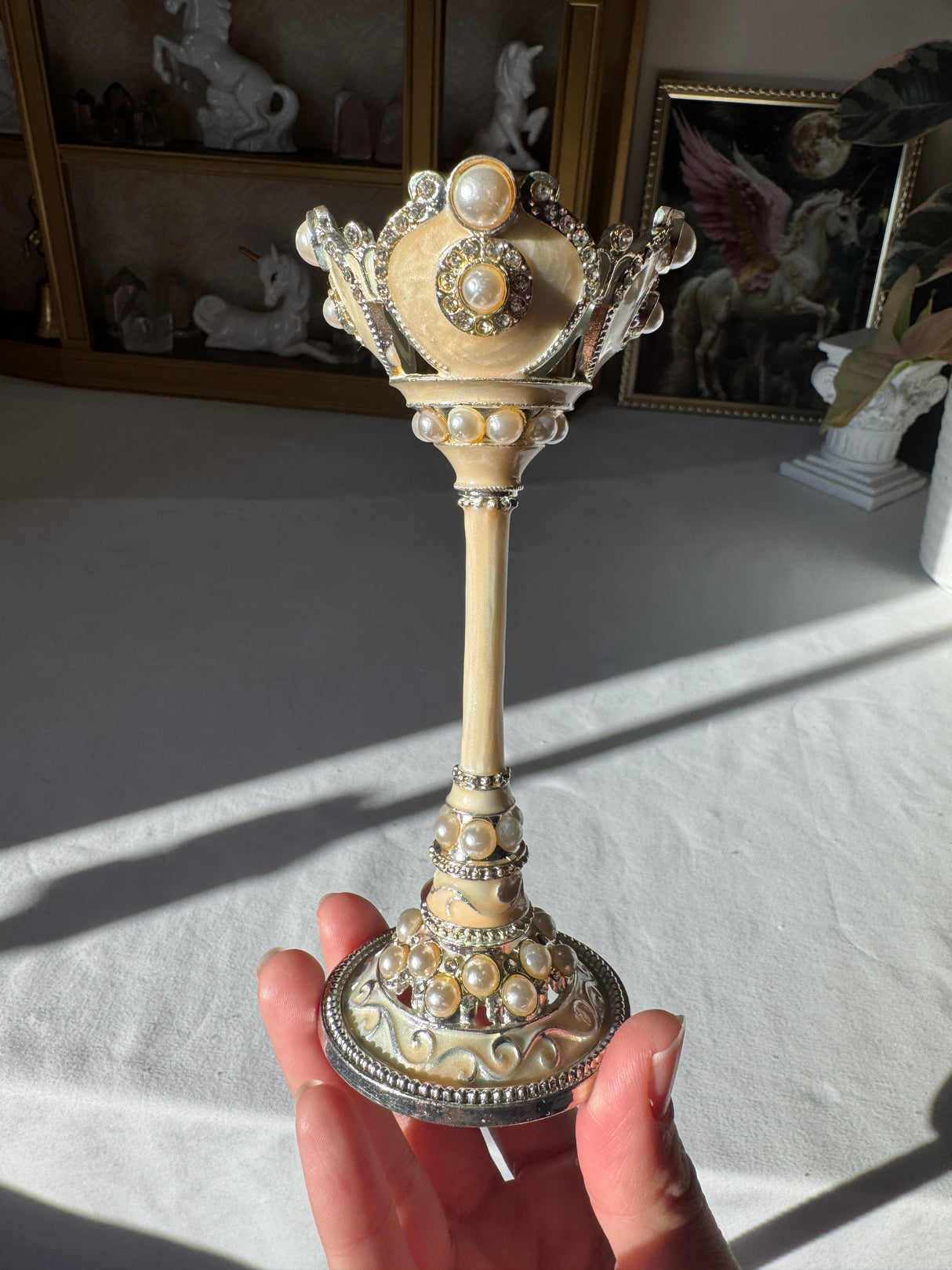 Elegant Pearl Sphere Stand