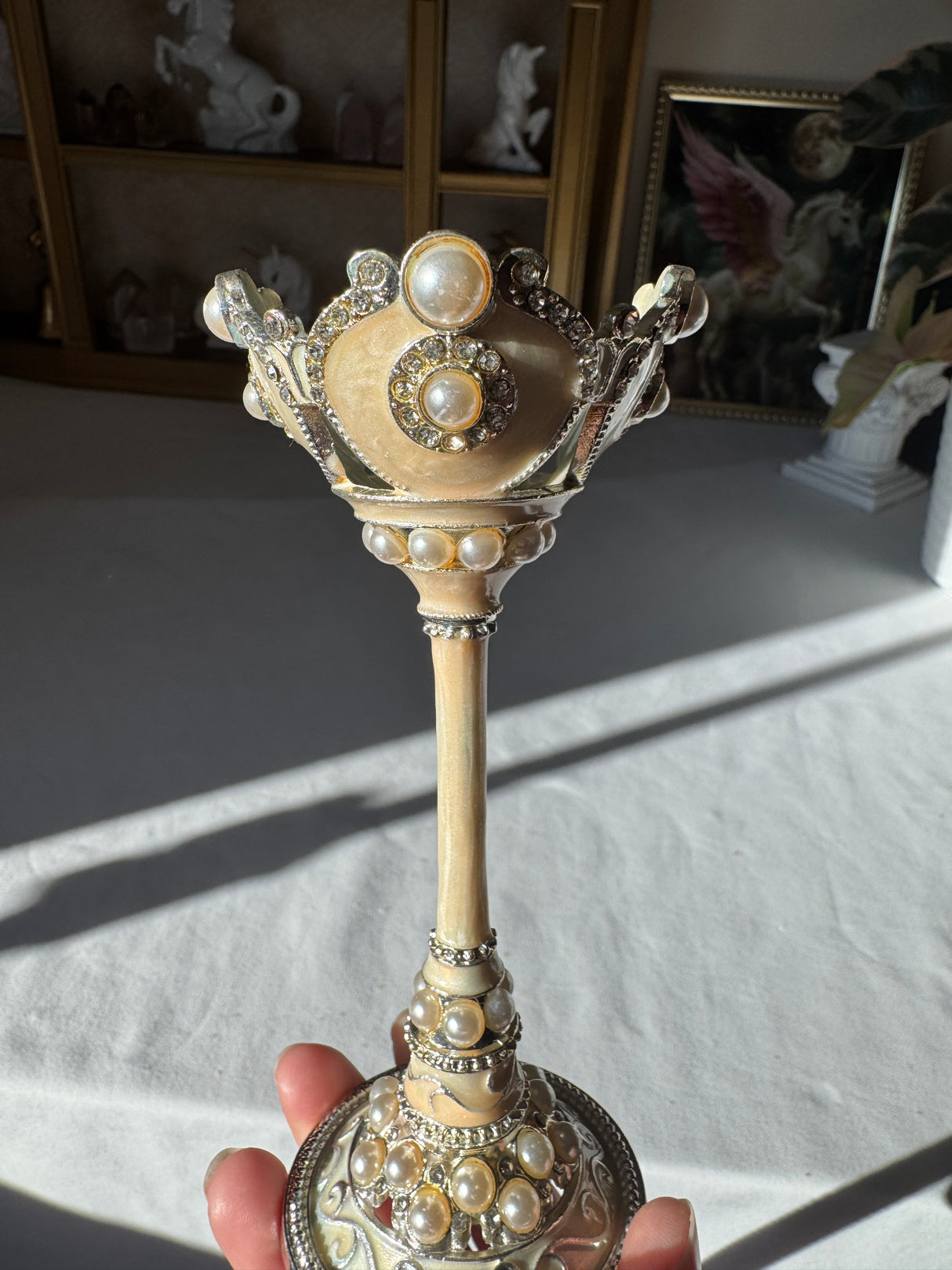 Elegant Pearl Sphere Stand