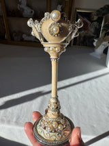 Elegant Pearl Sphere Stand